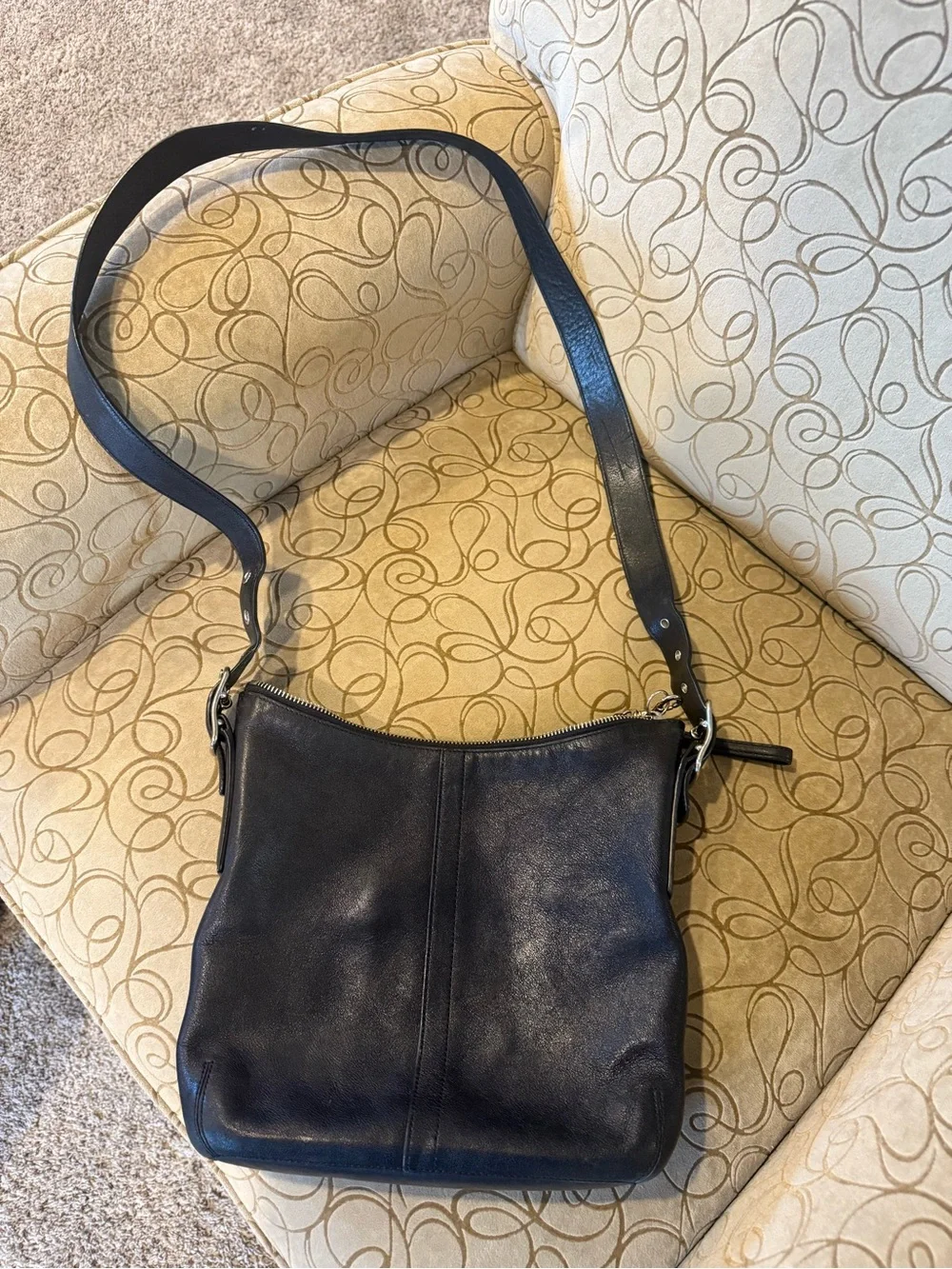 Coach 9326 Black Leather Shoulder Crossbody Bag Classic Minimalist Vintage